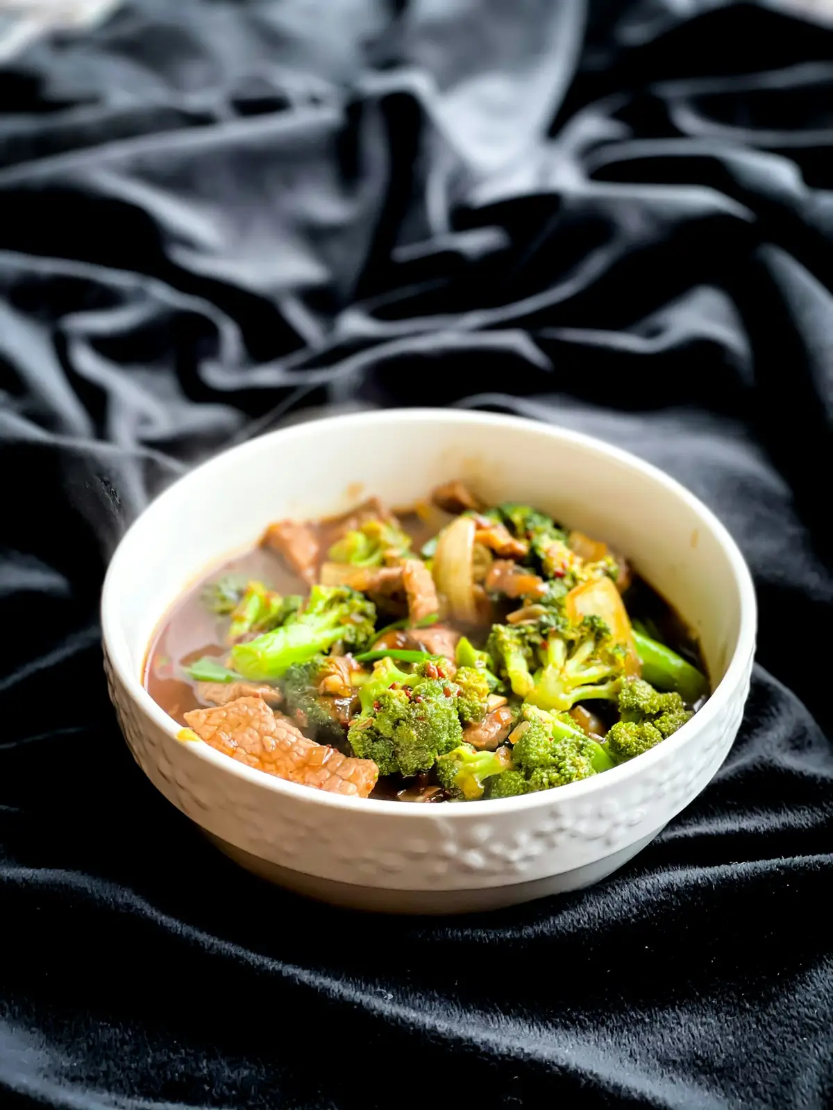 Imagem ilustrativa: carne com brócolis chinesa leve