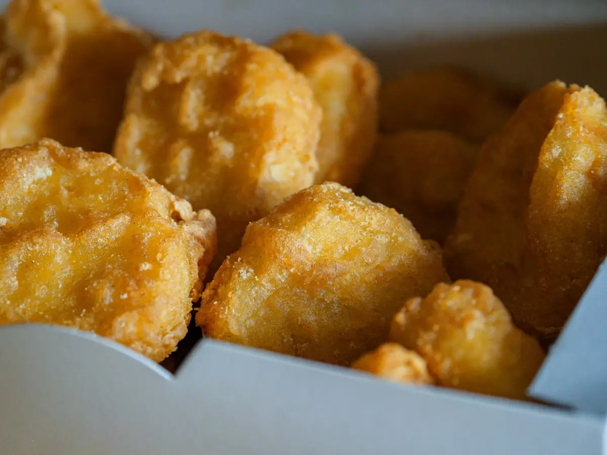 Imagem ilustrativa: nuggets de frango caseiros na airfryer