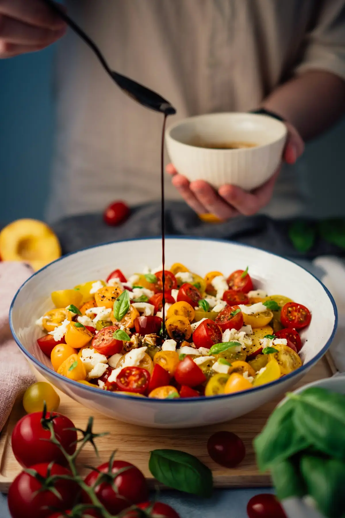 Imagem ilustrativa: salada caprese leve