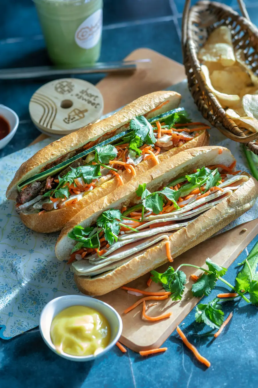 Imagem ilustrativa: bánh mì leve com frango na airfryer